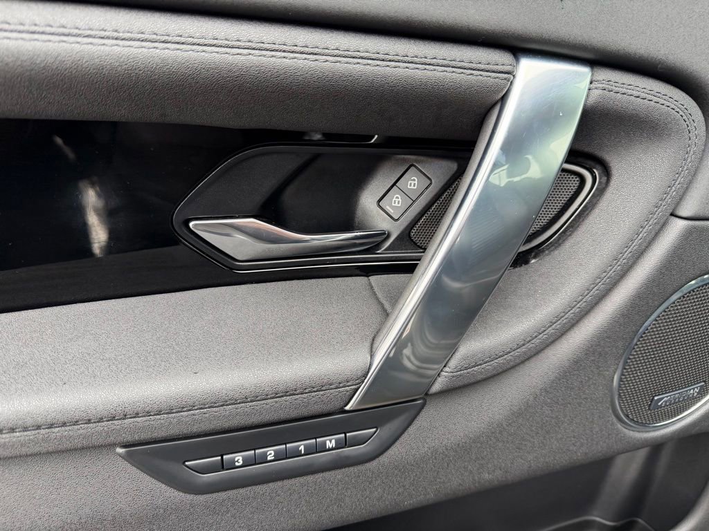 Used 2023 Land Rover Discovery Sport SE image 13