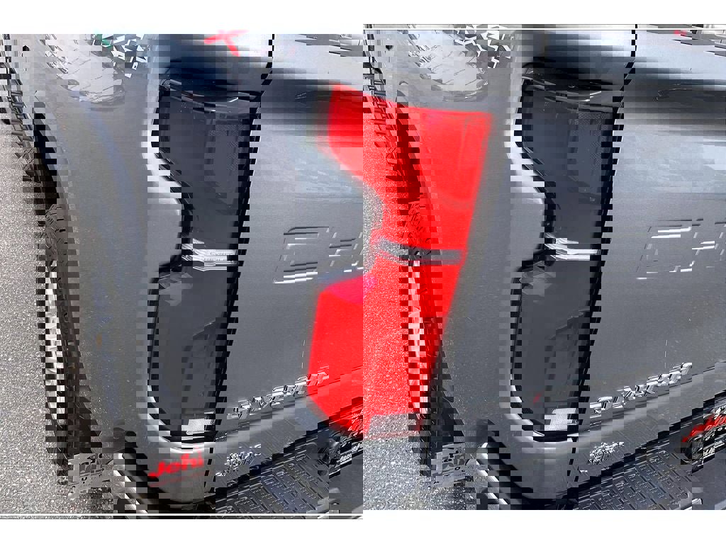 Used 2025 Chevrolet Silverado 3500 LTZ image 31