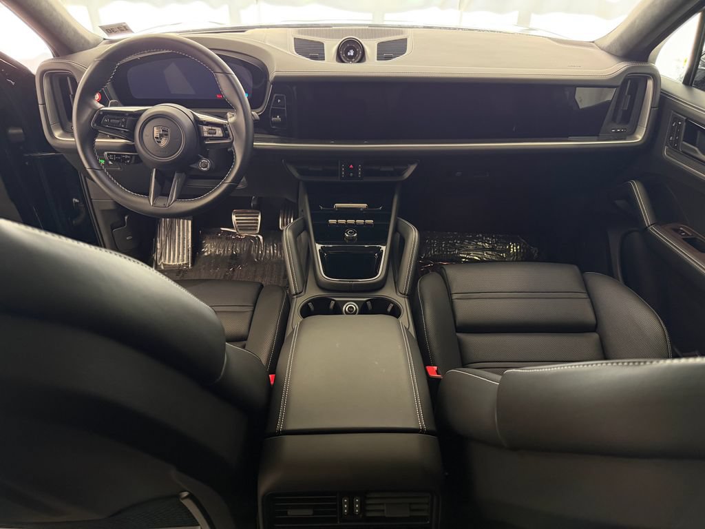Certified 2025 Porsche Cayenne Turbo AWD/4WD image 17