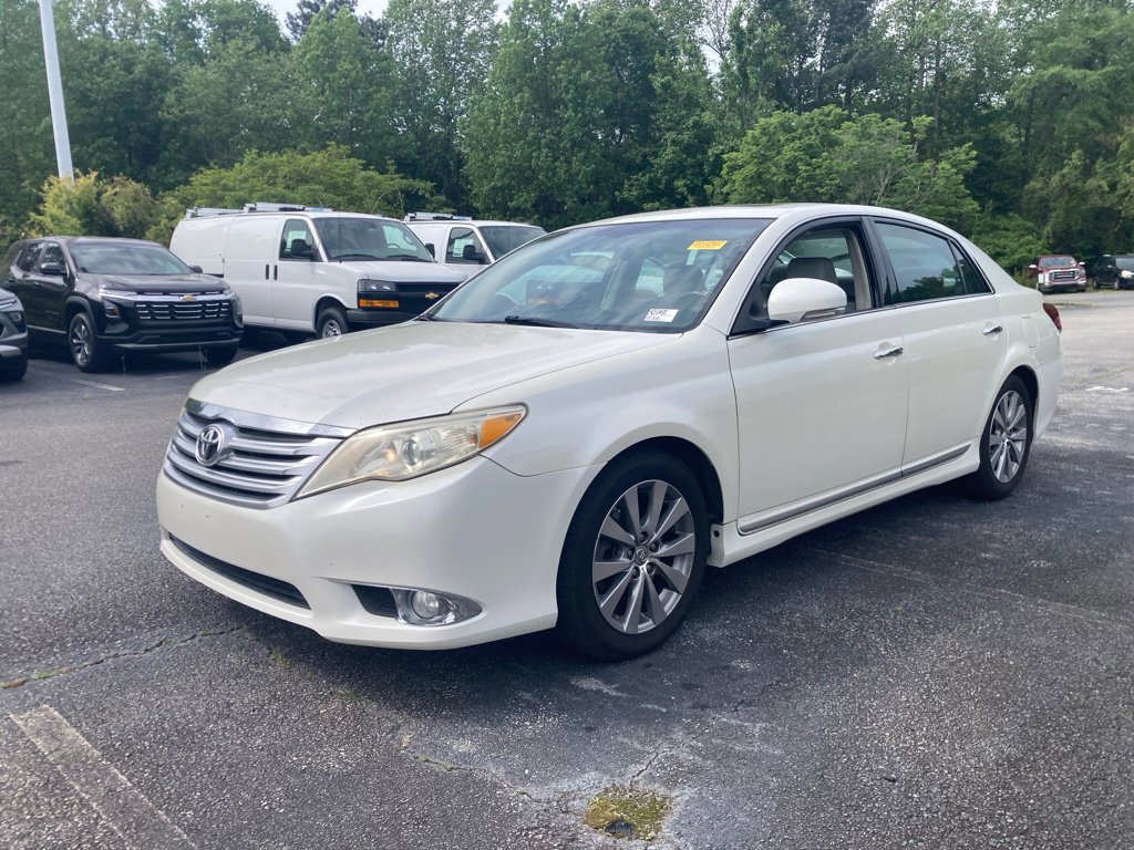 Used 2011 Toyota Avalon Limited image 2