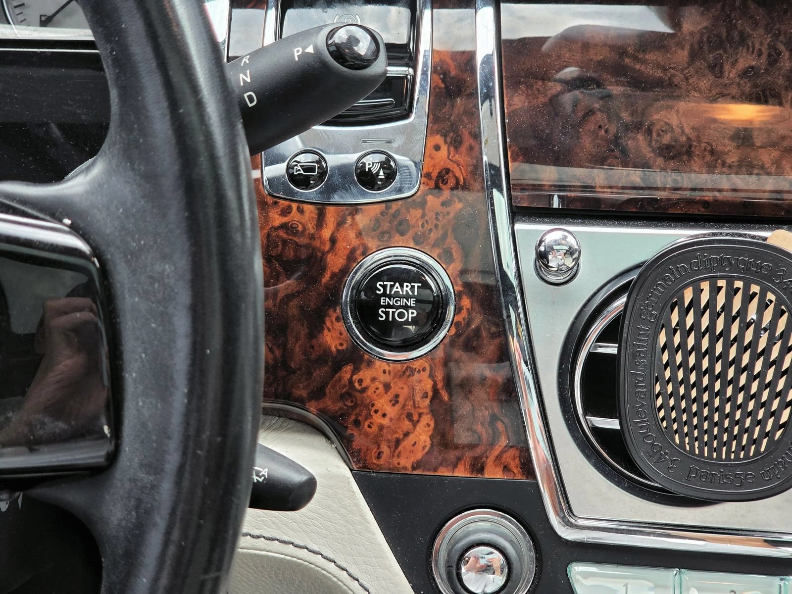 Used 2012 Rolls-Royce Ghost RWD image 21
