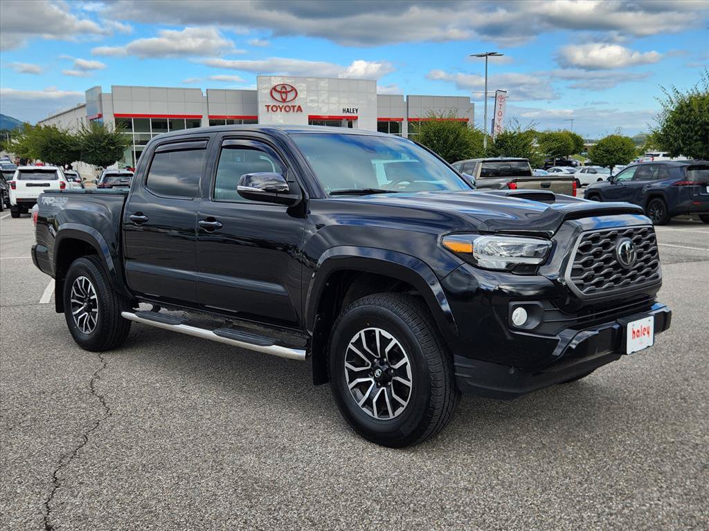 Used 2020 Toyota Tacoma TRD Sport w/ TRD Premium Sport Package AWD/4WD image 2