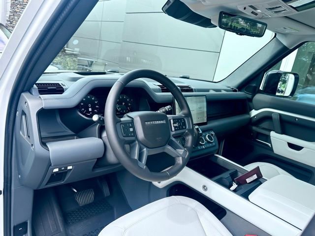 New 2025 Land Rover Defender 110 X-Dynamic SE image 19