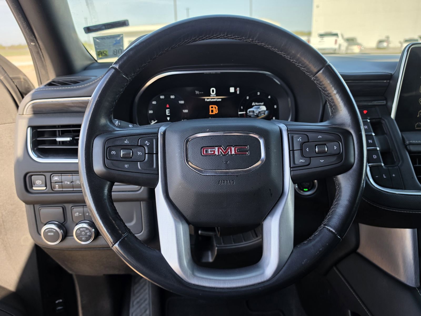 Used 2023 GMC Yukon XL SLT image 23