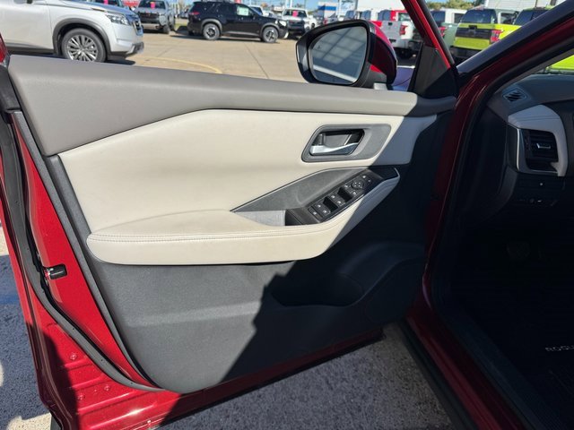 Used 2025 Nissan Rogue SV image 13