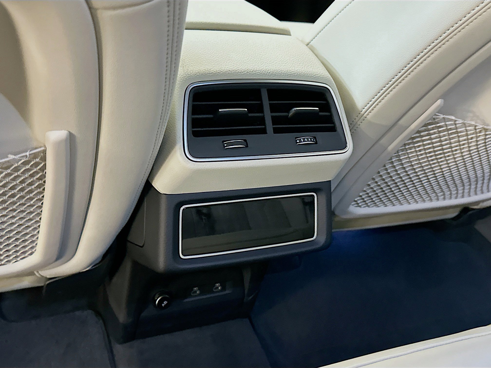 Used 2024 Audi Q8 e-tron Premium Plus w/ Premium Plus Package image 29