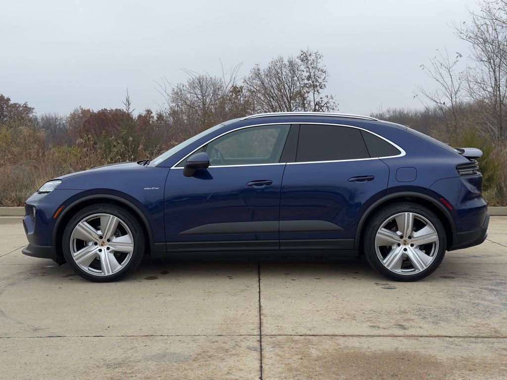 Used 2024 Porsche Macan 4 Electric image 2