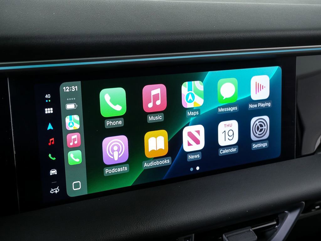 Certified 2025 Porsche Macan Electric image 16