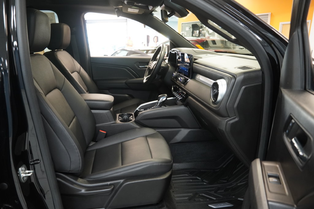 Used 2023 Chevrolet Colorado LT w/ LT Convenience Package III AWD/4WD image 37