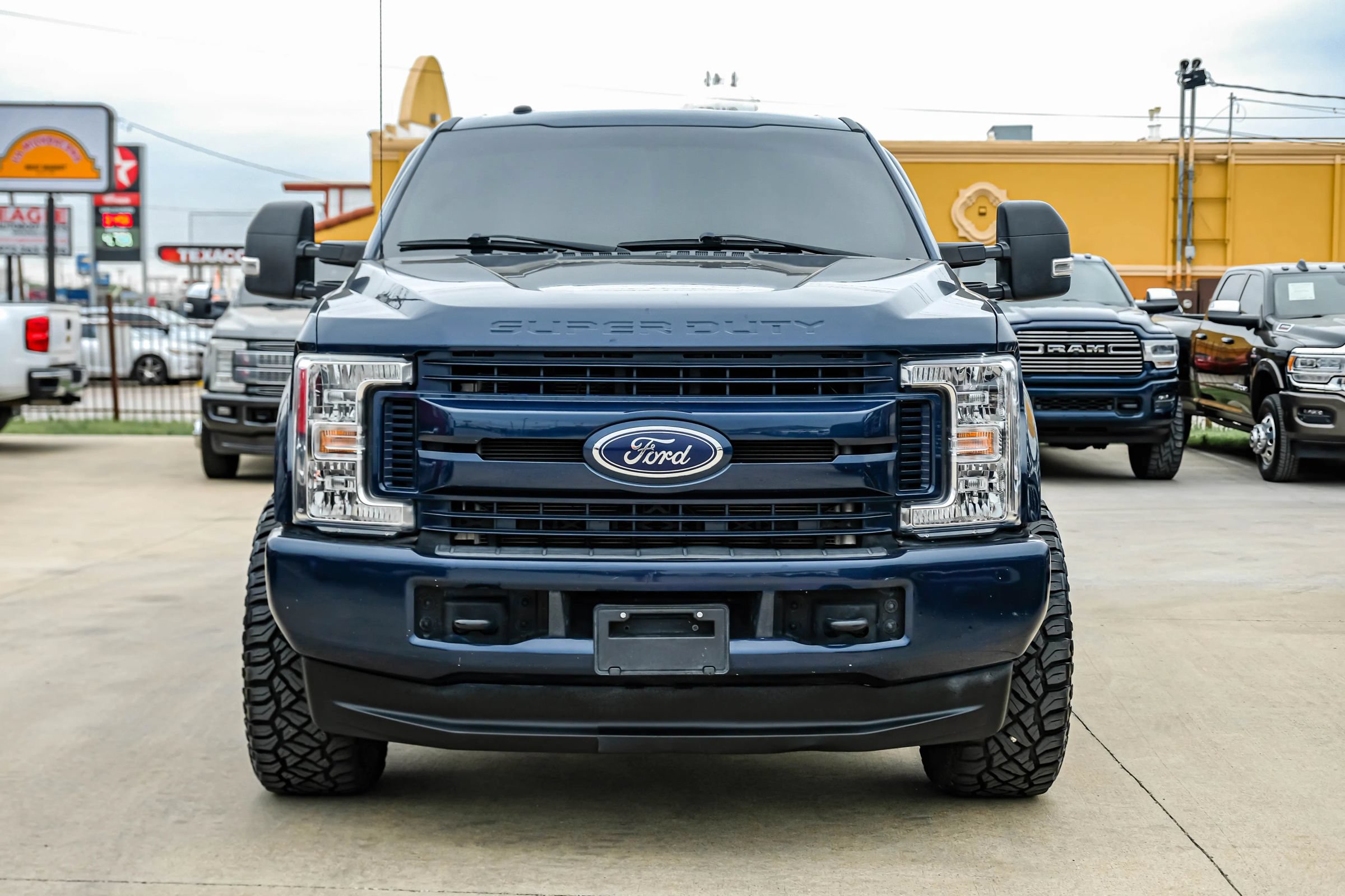 Used 2019 Ford F250 XLT AWD/4WD image 4