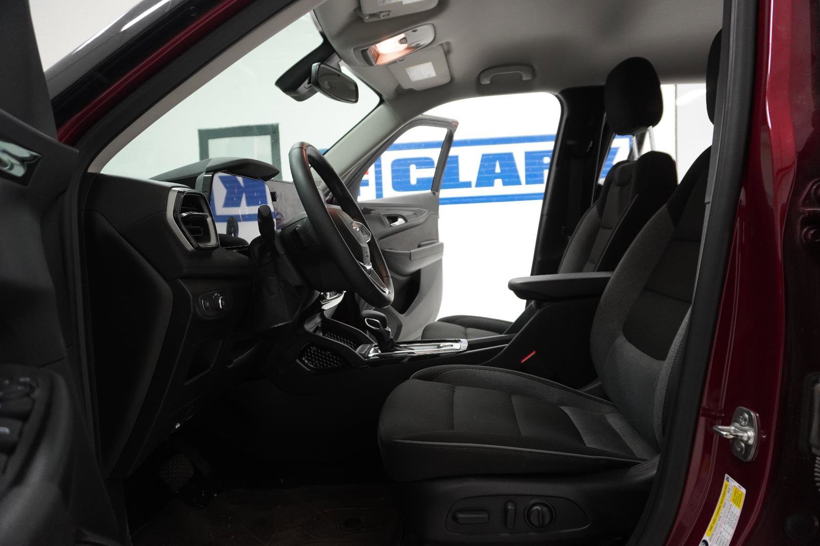 Used 2025 Chevrolet TrailBlazer LT w/ Convenience Package FWD image 16