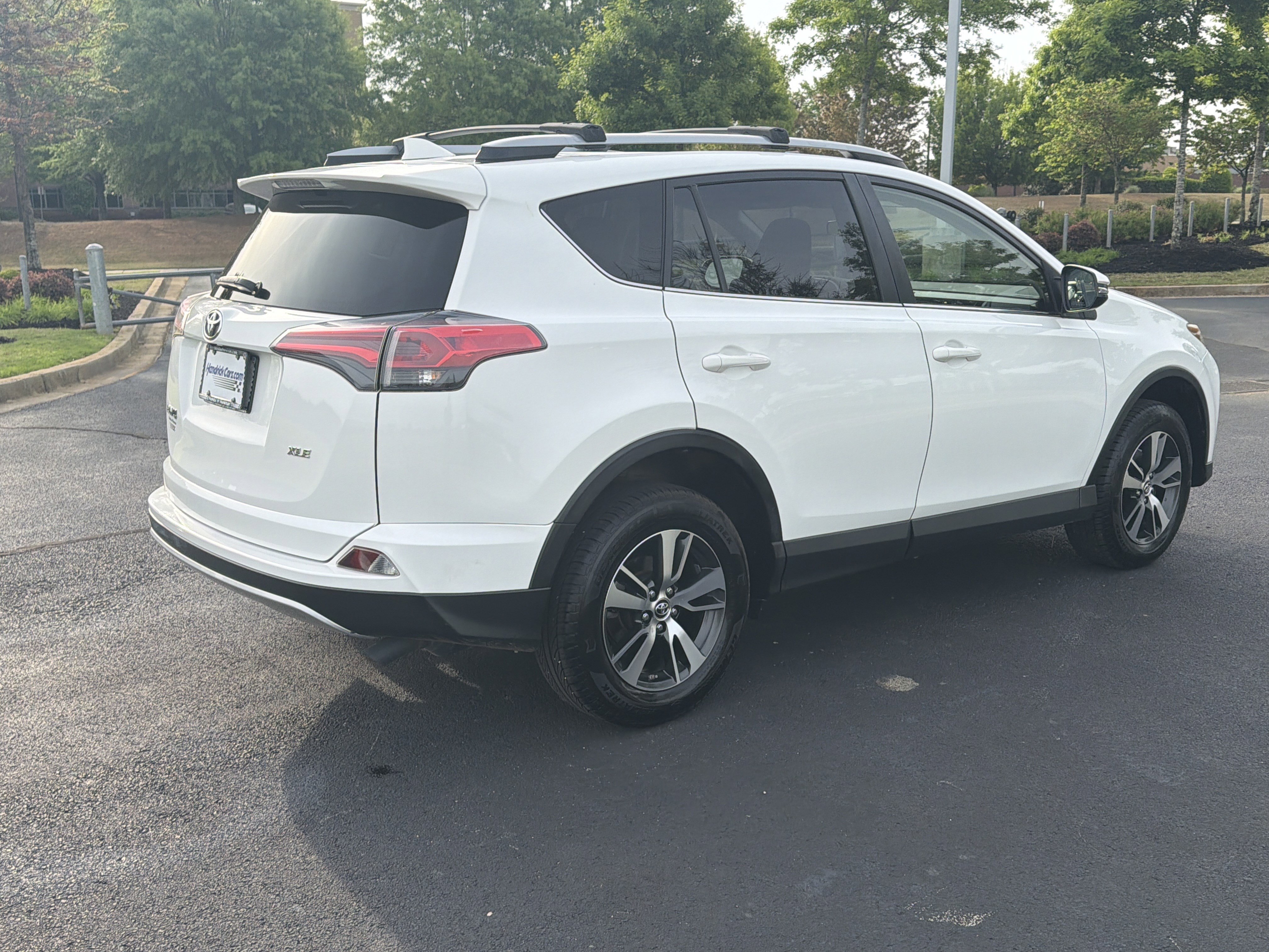 Used 2018 Toyota RAV4 XLE image 9