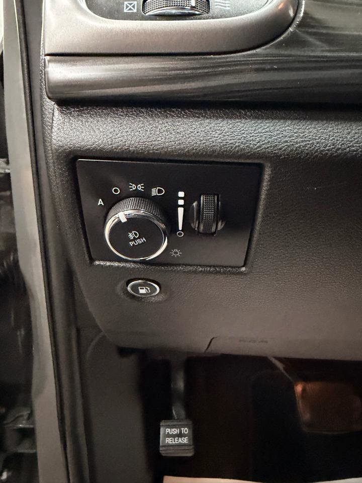 Used 2019 Jeep Grand Cherokee Laredo RWD image 18