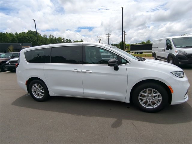 New 2026 Chrysler Pacifica Select image 20