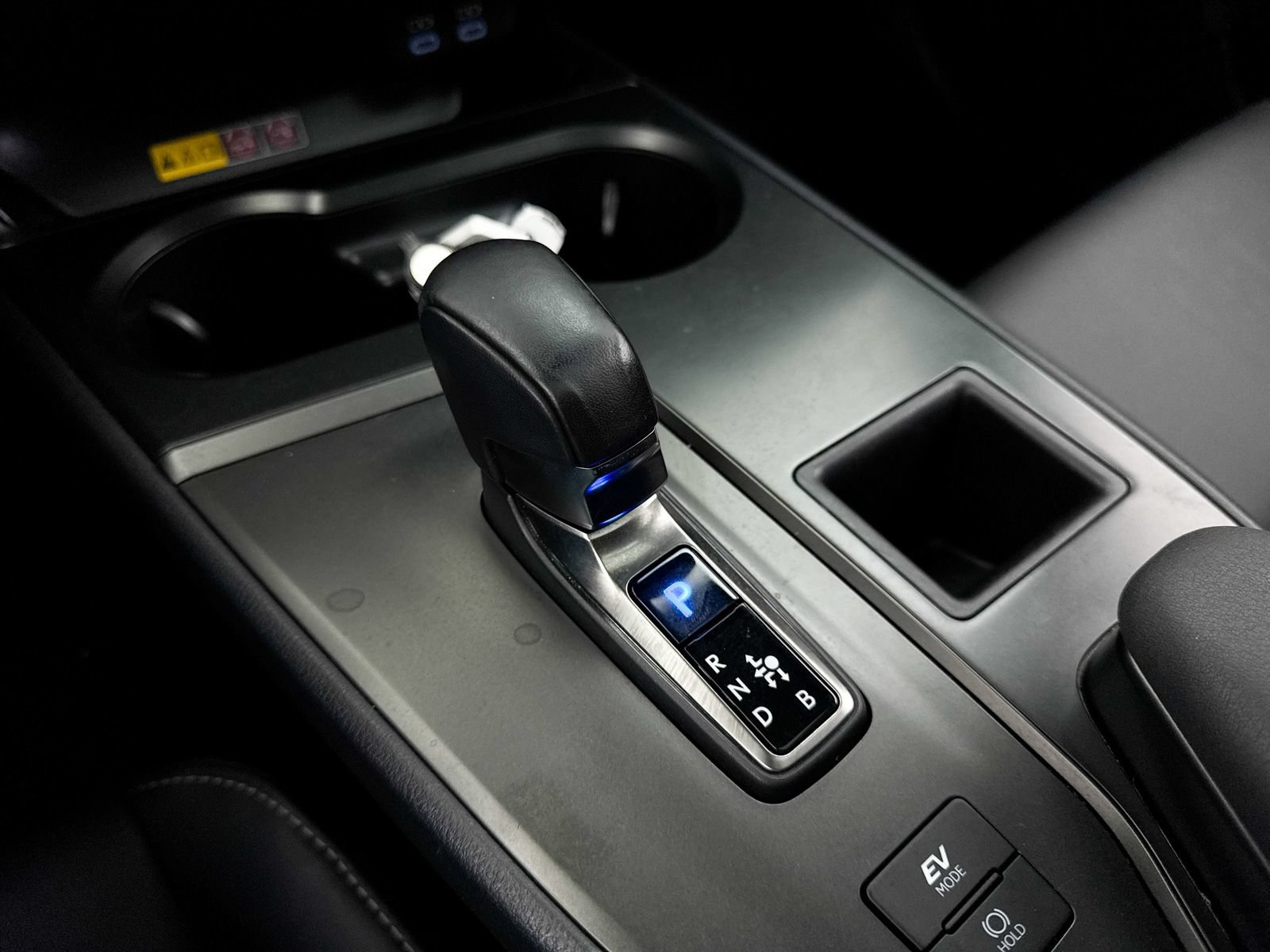 Used 2025 Lexus UX 300h FWD w/ Accessory Package (Z2) image 24