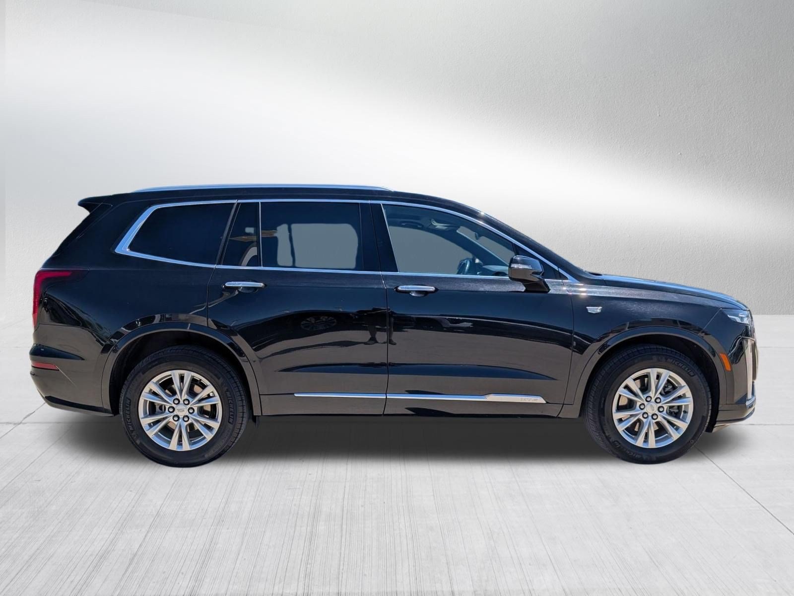 Certified 2024 Cadillac XT6 Luxury w/ LPO, Floor Liner Package AWD/4WD image 7