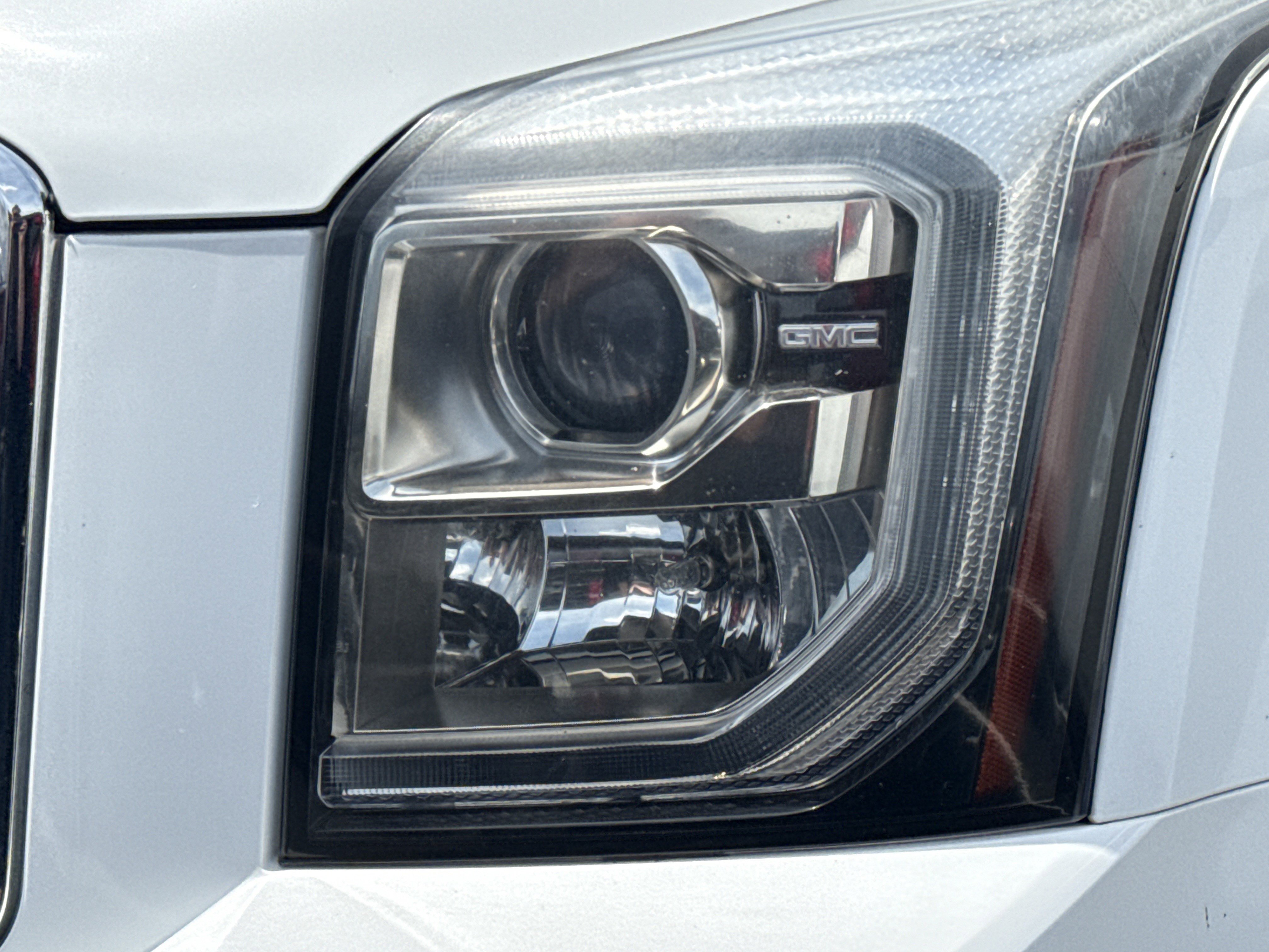 Used 2018 GMC Yukon Denali RWD image 6