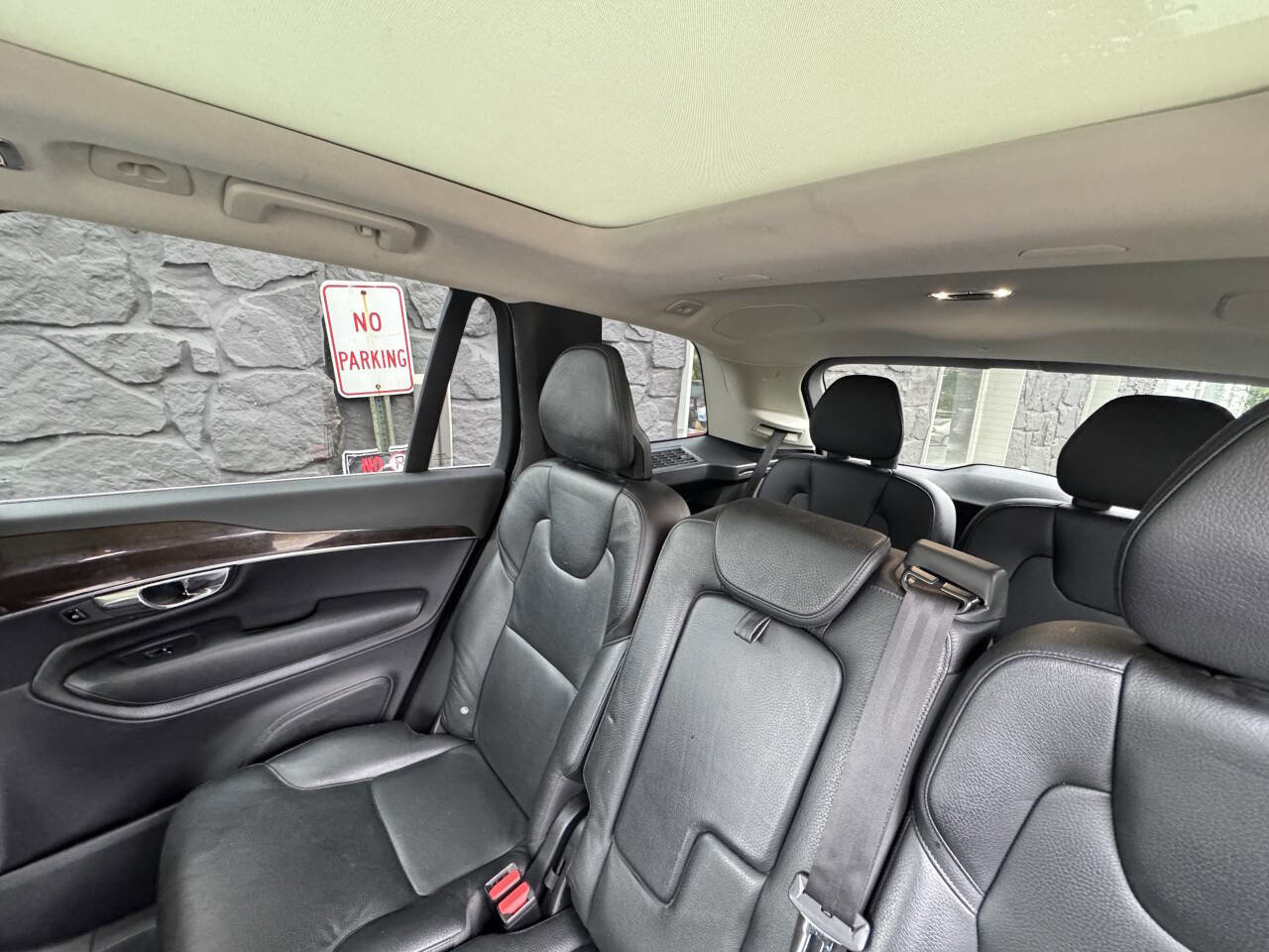 Used 2016 Volvo XC90 T6 Momentum w/ Momentum Plus Package AWD/4WD image 12
