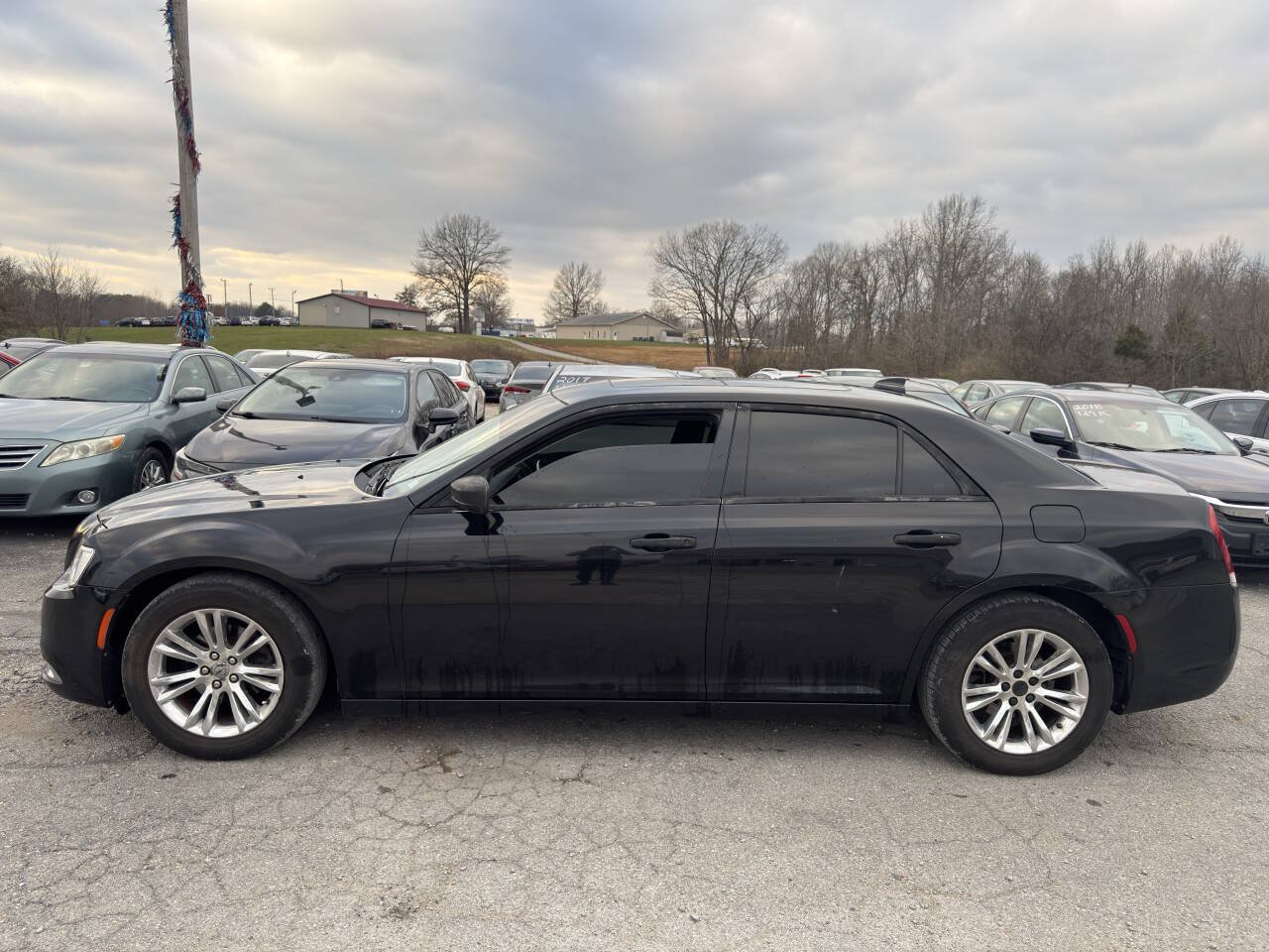 Used 2016 Chrysler 300 C RWD image 3
