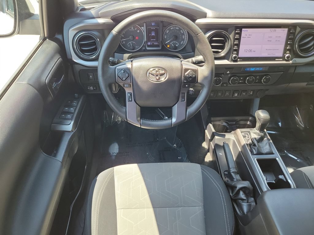 Used 2022 Toyota Tacoma TRD Off-Road w/ Technology Package AWD/4WD image 17