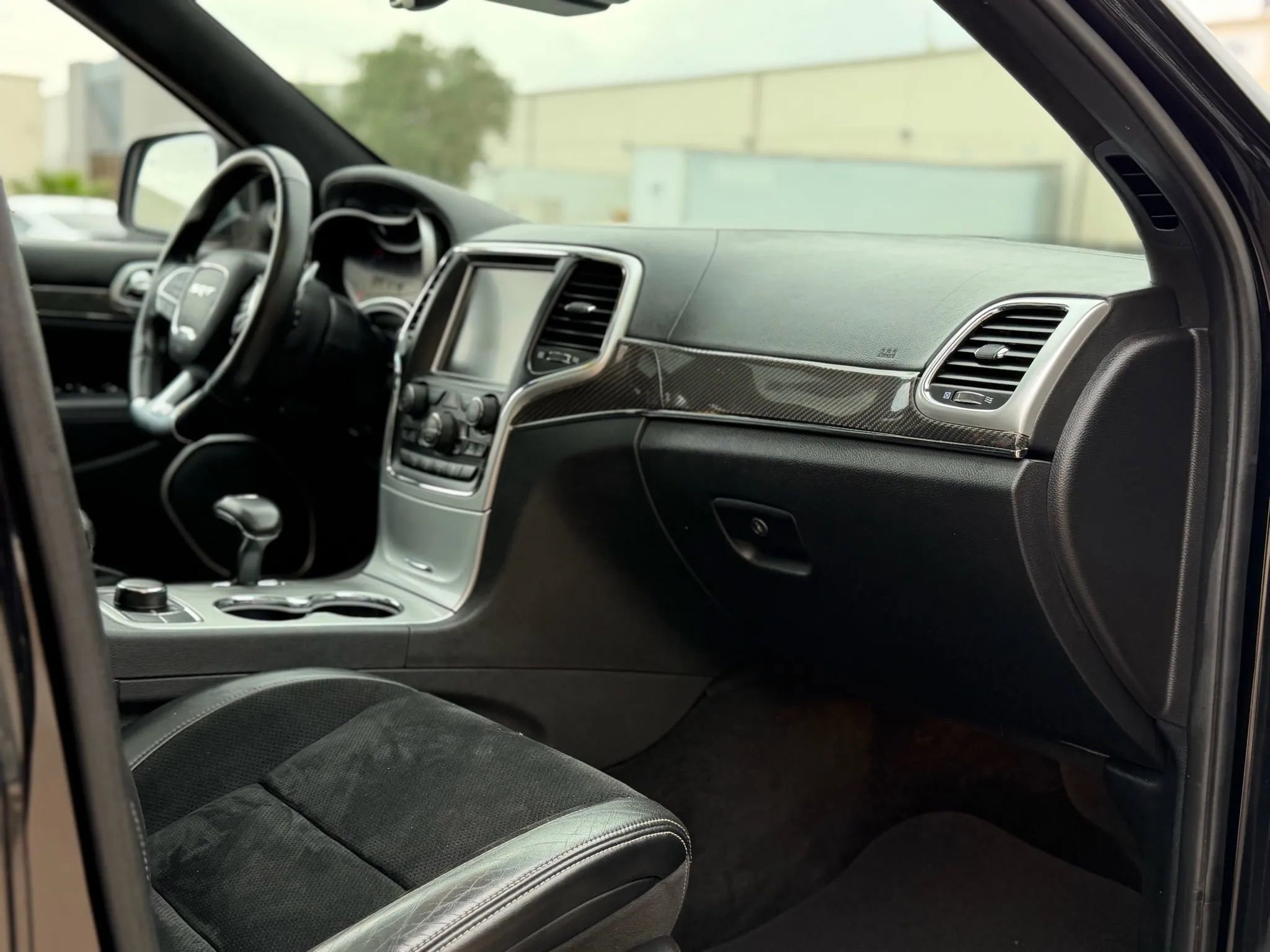 Used 2015 Jeep Grand Cherokee SRT w/ Luxury Group II image 16