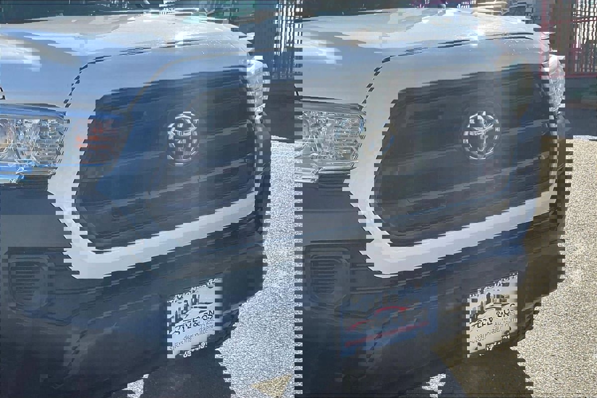 Used 2016 Toyota Tacoma SR image 28