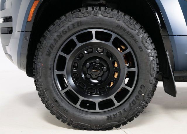 New 2026 Land Rover Defender 110 OCTA AWD/4WD image 9