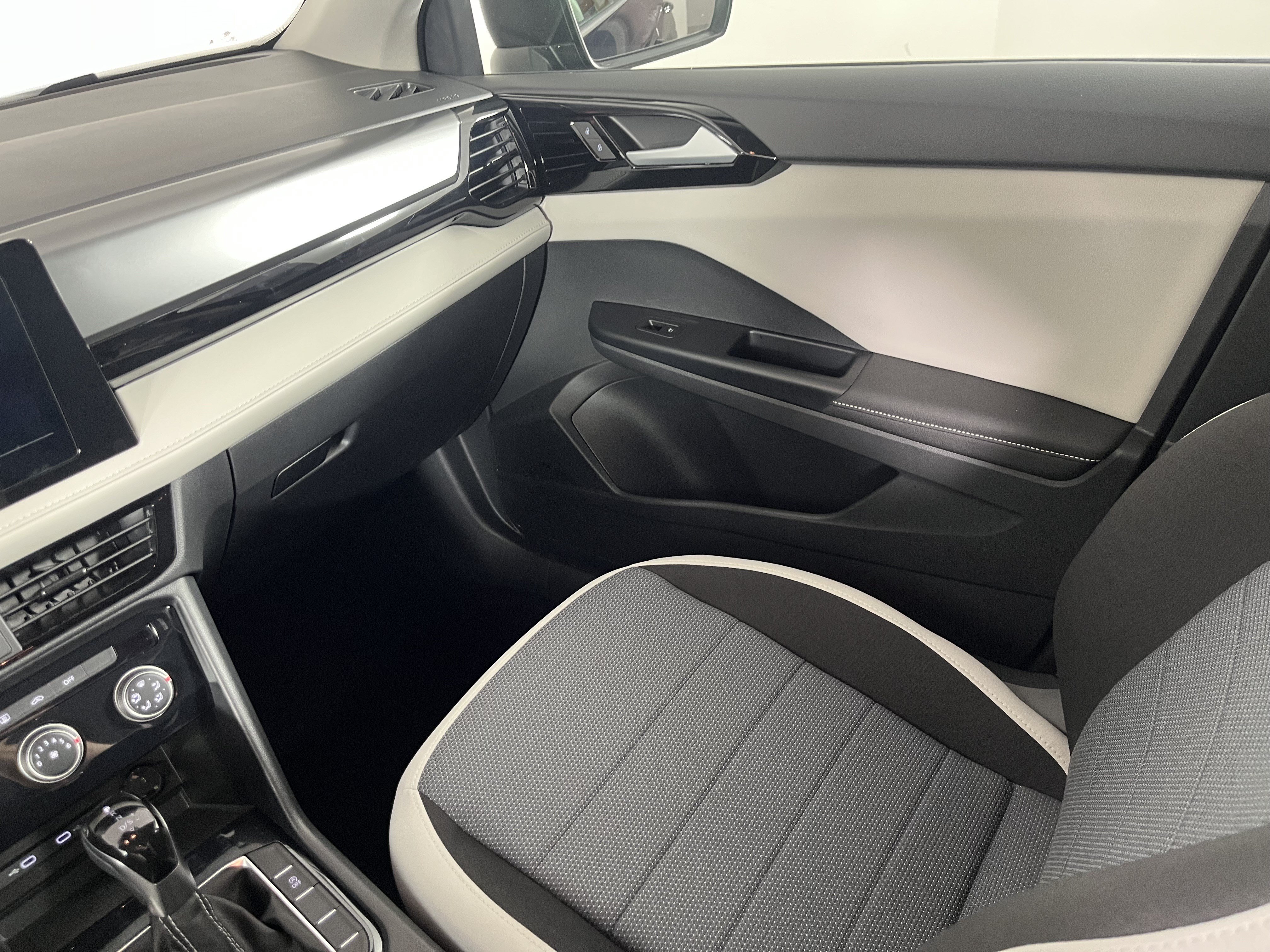 Certified 2025 Volkswagen Taos S FWD image 11