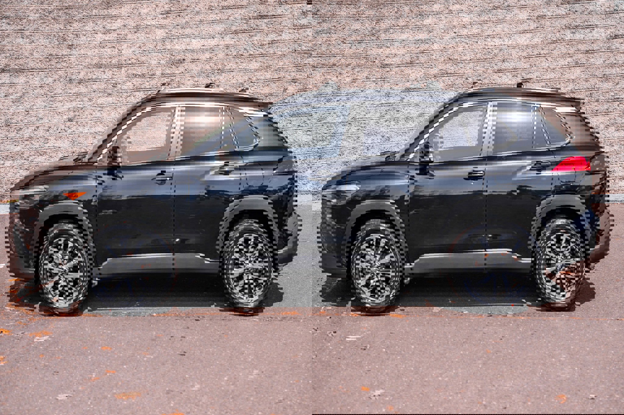 Used 2023 Toyota Corolla Cross XLE w/ Convenience Package image 10