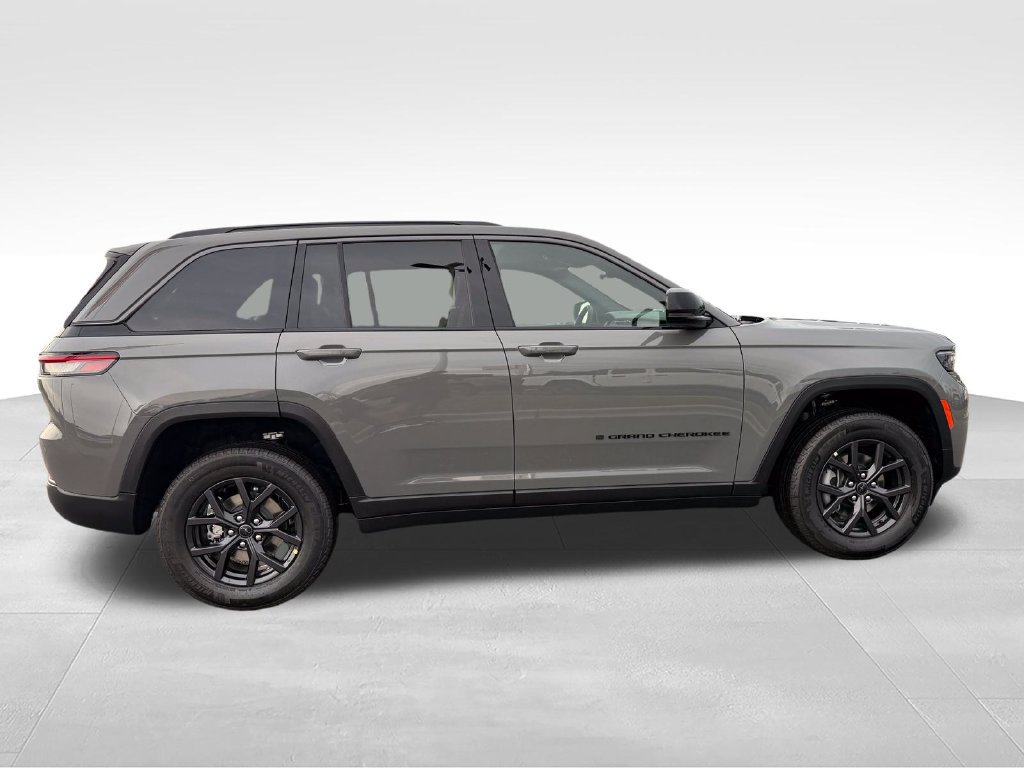 New 2027 Jeep Grand Cherokee Altitude RWD image 29