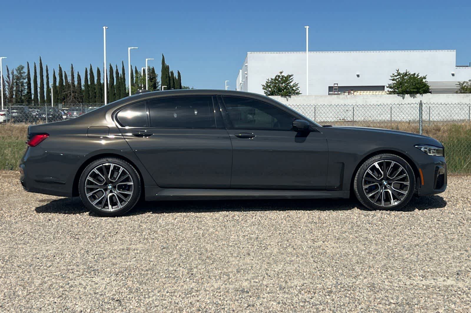 Used 2022 BMW 750i xDrive w/ Autobahn Package AWD/4WD image 9