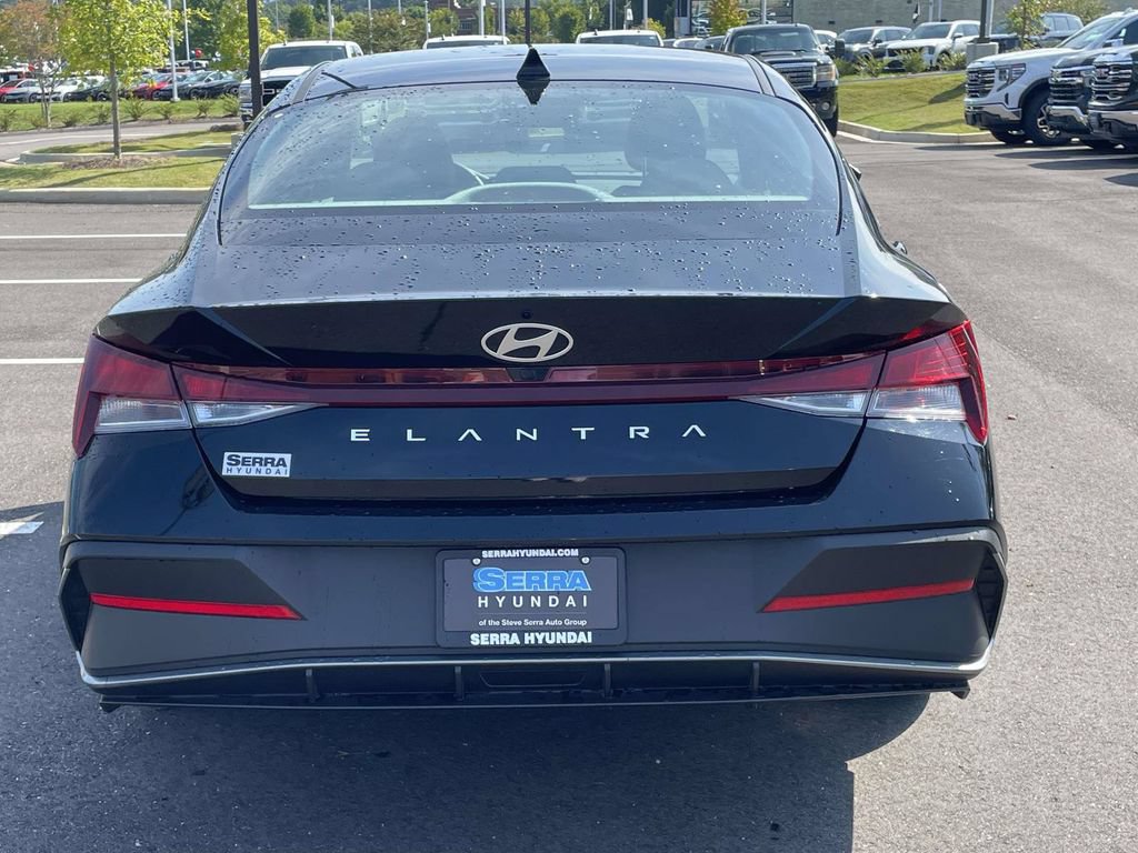 Certified 2024 Hyundai Elantra SEL FWD image 4