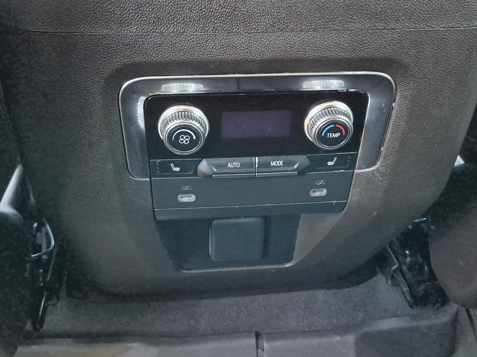 Certified 2022 GMC Yukon SLT w/ SLT Premium Package image 17