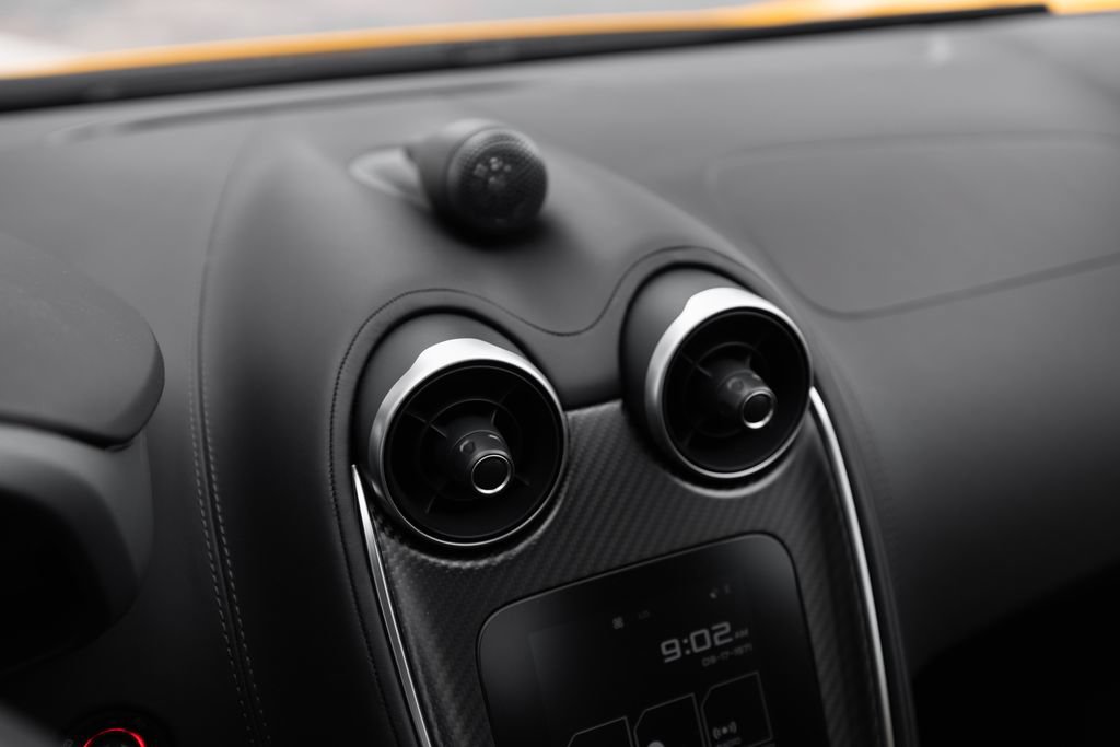 Used 2019 McLaren 570S Spider RWD image 26