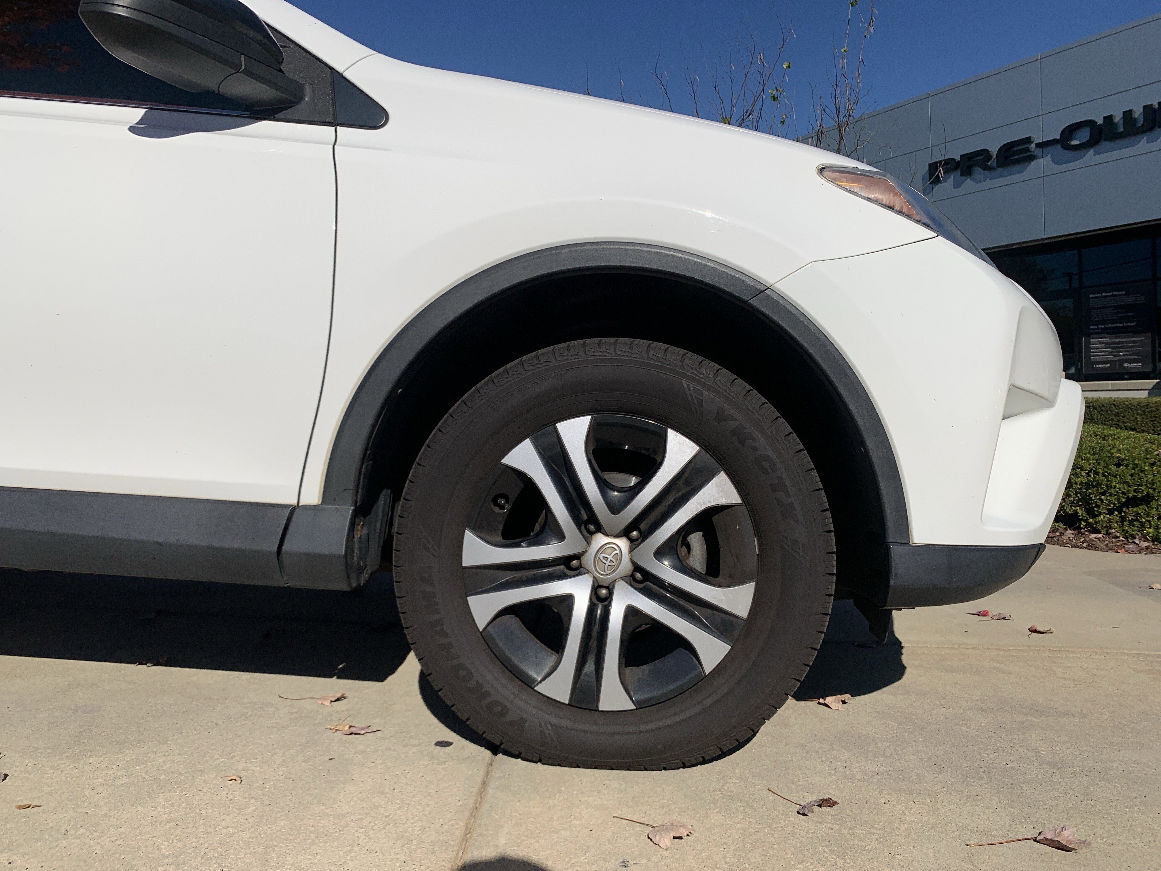 Used 2016 Toyota RAV4 LE image 13