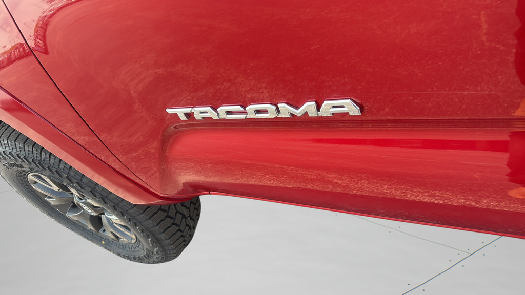 Used 2021 Toyota Tacoma SR5 AWD/4WD image 11