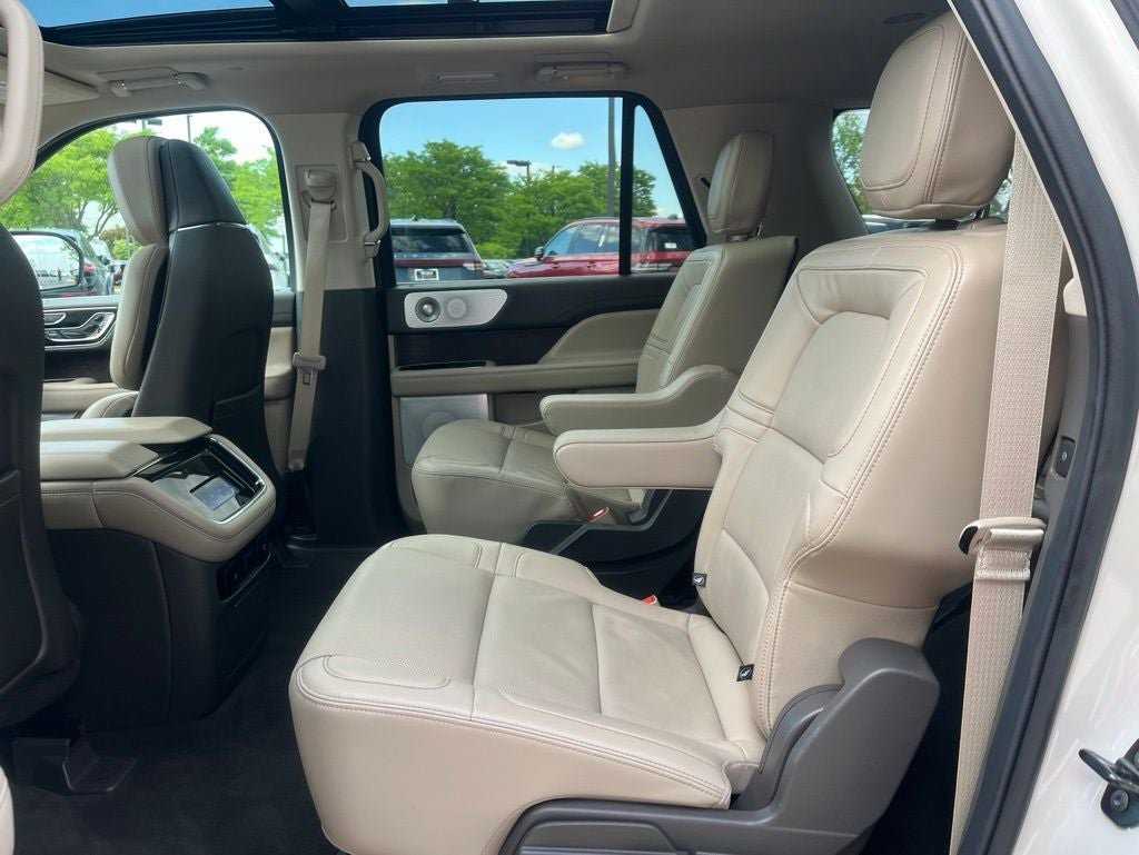 Certified 2024 Lincoln Navigator L Reserve AWD/4WD image 13