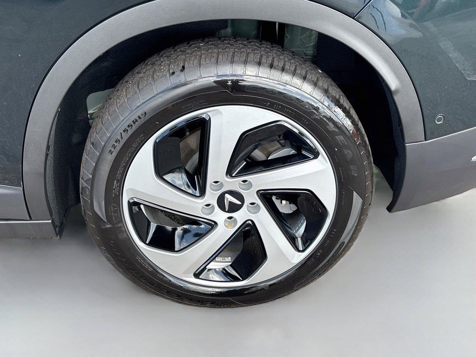 New 2027 VinFast VF 8 Eco AWD/4WD image 30