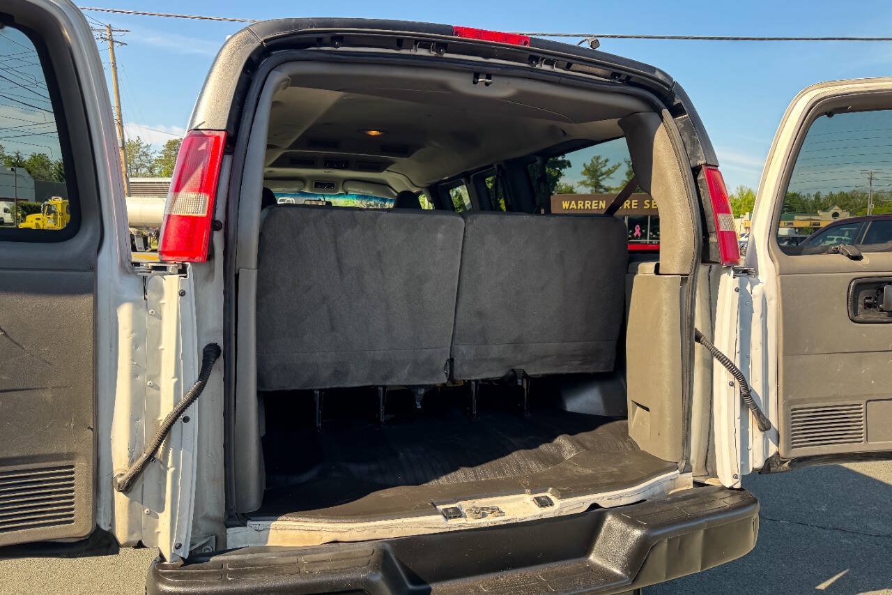Used 2018 Chevrolet Express 2500 LS w/ Driver Convenience Package RWD image 16