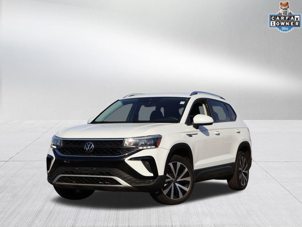 Certified 2024 Volkswagen Taos SE image 1