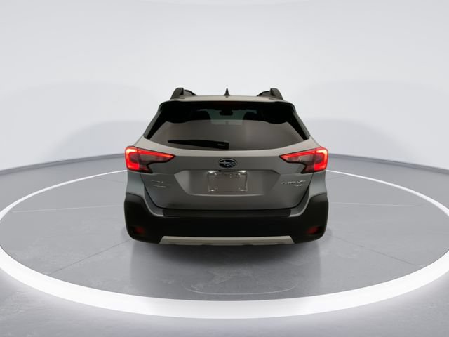 Used 2025 Subaru Outback Limited XT AWD/4WD image 3