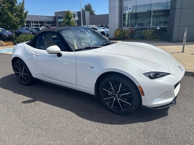 Used 2025 MAZDA MX-5 Miata Grand Touring w/ Appearance Package RWD image 2