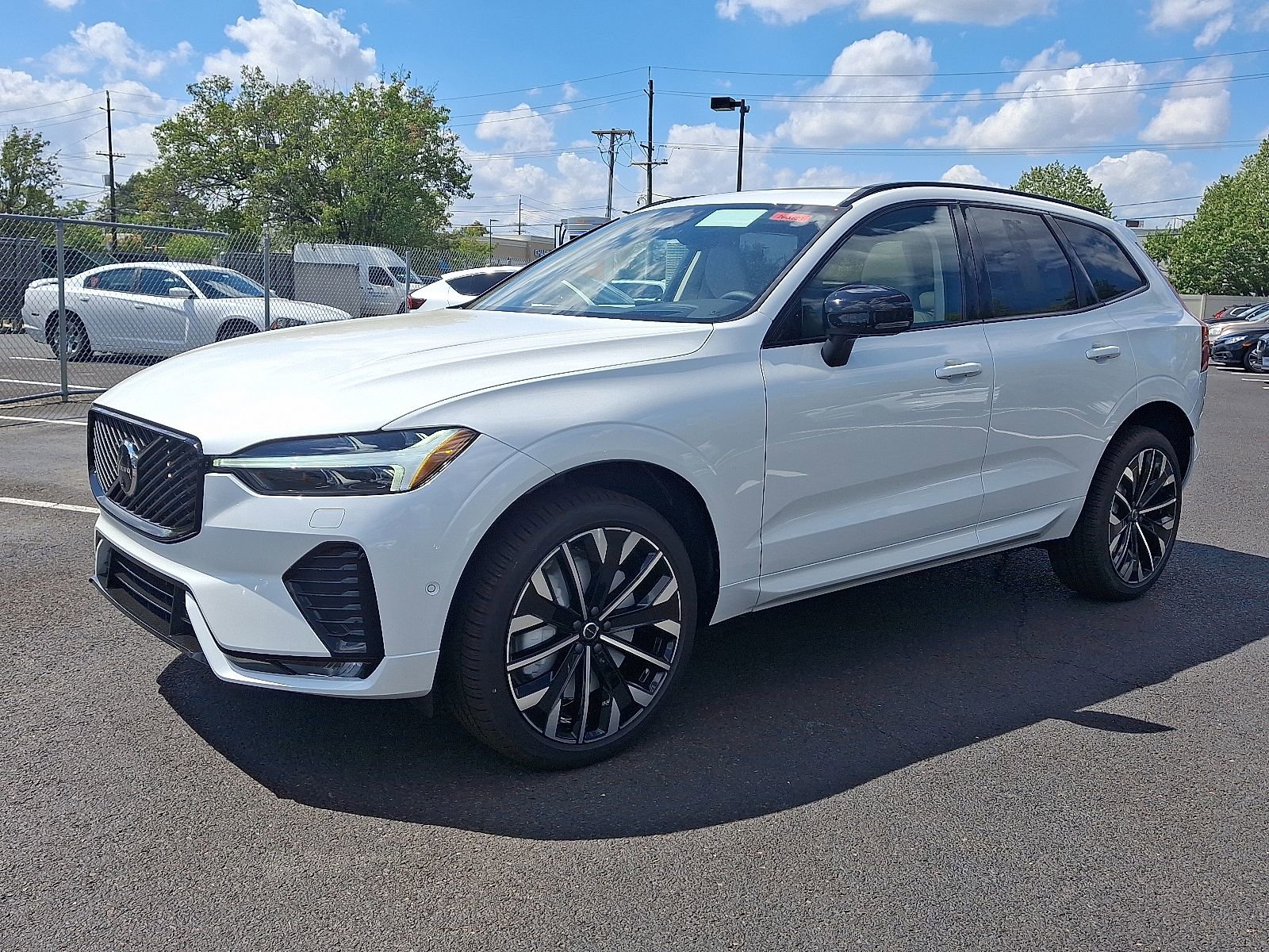 New 2026 Volvo XC60 B5 Ultra w/ Climate Package image 3