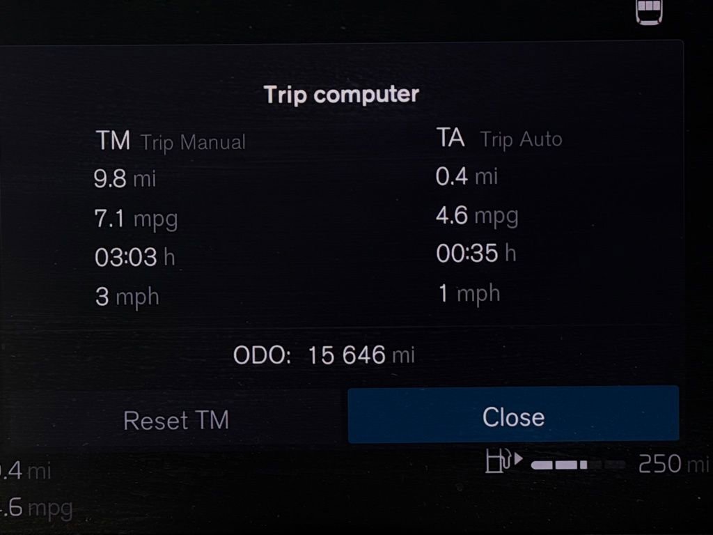 Used 2025 Volvo XC40 B5 Core image 15