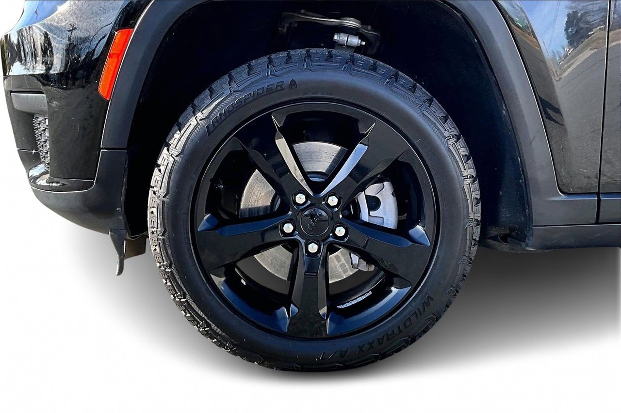 Used 2023 Jeep Grand Cherokee L Altitude image 30