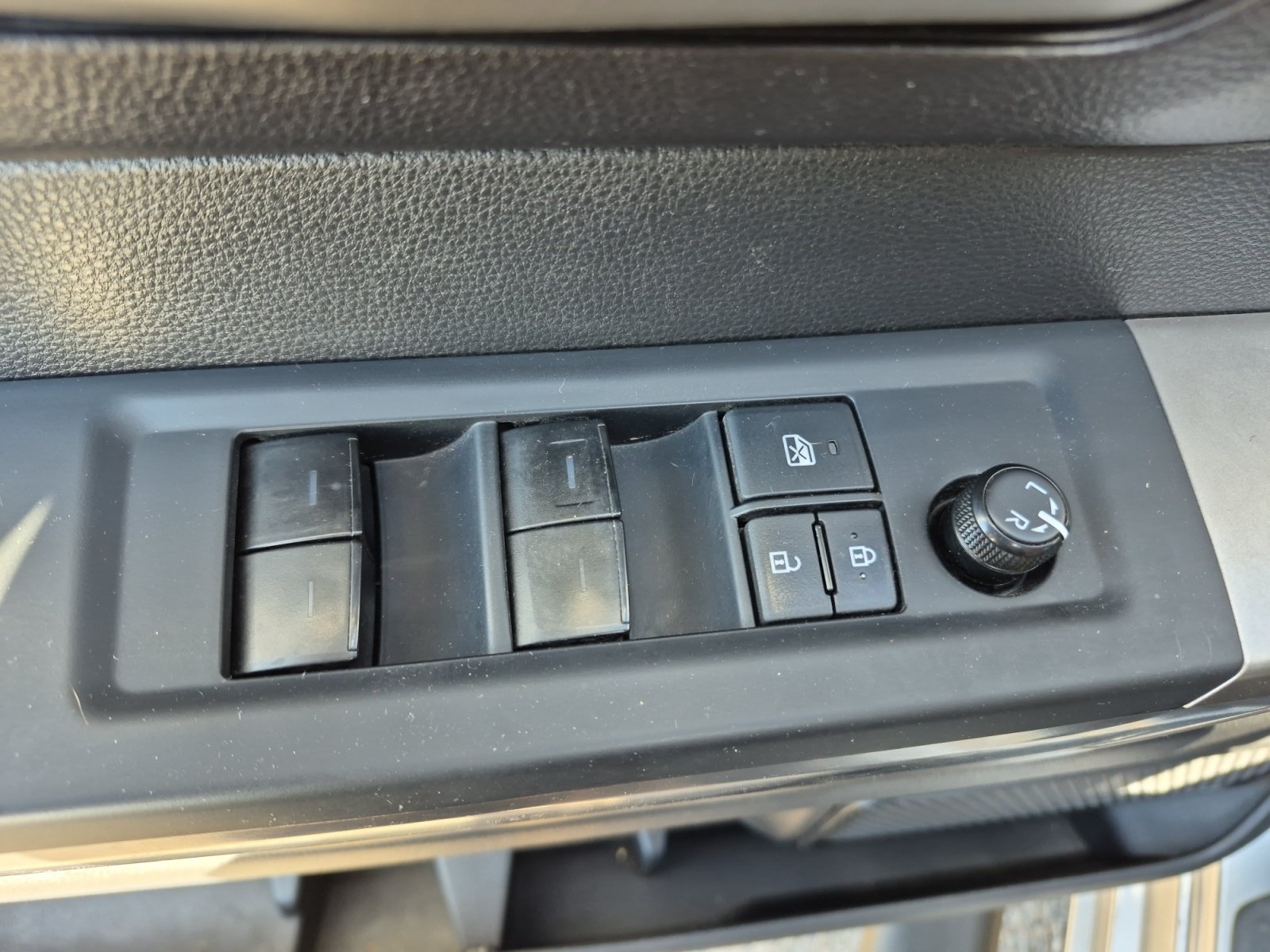 Used 2022 Toyota Tundra SR5 w/ SR5 Premium Package RWD image 15