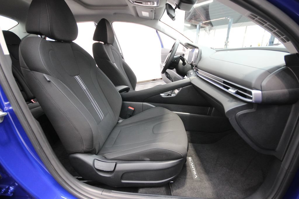 Used 2025 Hyundai Elantra SEL FWD image 27