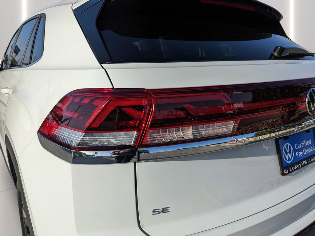 Certified 2025 Volkswagen Atlas Cross Sport SE FWD image 9