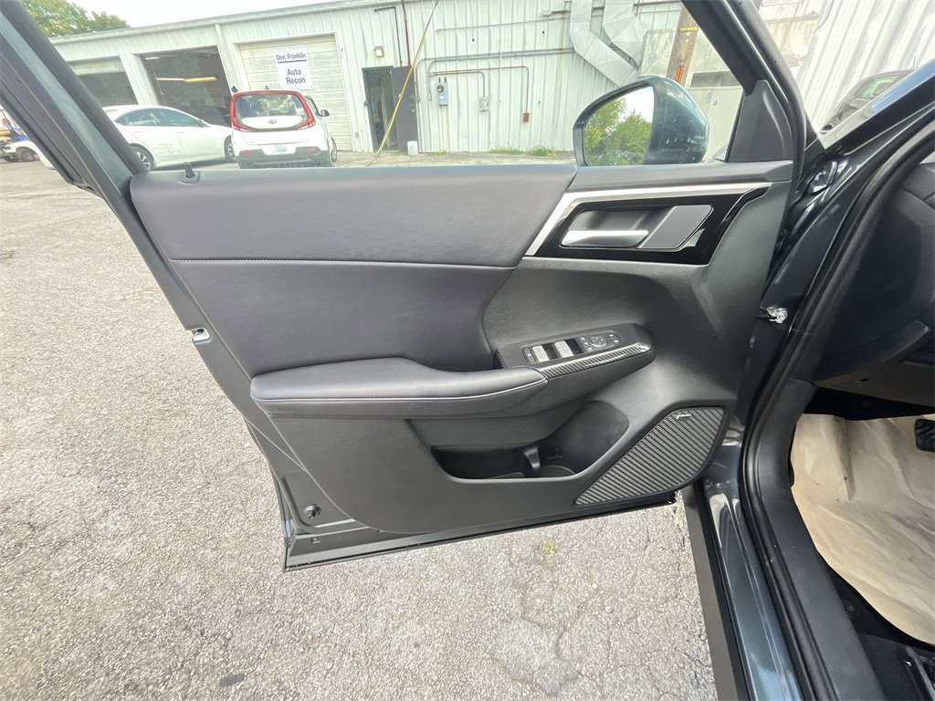 New 2025 Mitsubishi Outlander SE image 5