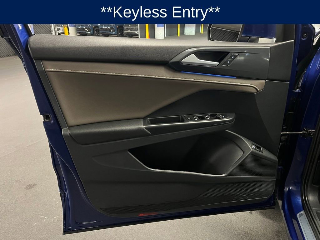 Used 2023 Volkswagen Taos SEL image 17